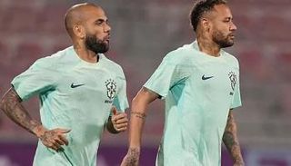 نيمار دا سيلفا مع داني ألفيس