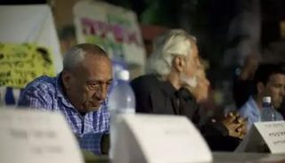 تشارلي بيتون النائب اليساري السابق ومؤسس حركة «الفهود السود» الإسرائيلية