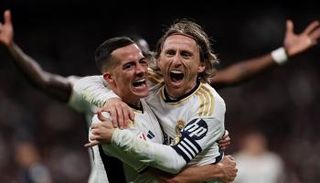 مودريتش وفاسكيز في مباراة ريال مدريد وإشبيلية