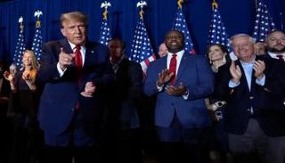 ترامب يحتفل بفوزه في ساوث كارولينا