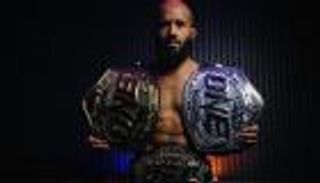 من الفنون القتالية إلى العمل المنزلي.. ديميتريوس جونسون يفاجئ الجماهير