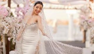 أروى قاسم بفستانها المثير للجدل