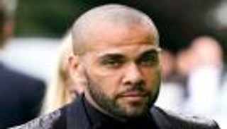 بعد حكم الحبس.. برشلونة يصفع داني ألفيس