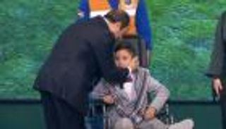 شاهد ماذا فعل السيسي مع طفل من غزة؟