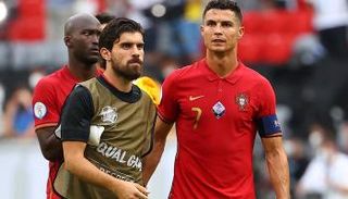 الثنائي البرتغالي روبن نيفيز وكريستيانو رونالدو