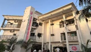 جانب من الاعتداء على الحزب الاشتراكي بلا حدود