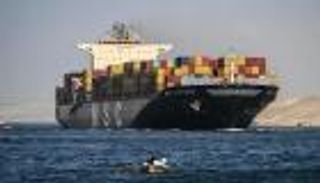 العبور تحت نيران الصواريخ.. سفن تواصل رحلاتها بالبحر الأحمر