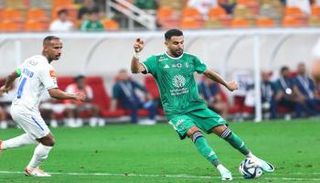 رياض محرز نجم الأهلي السعودي 