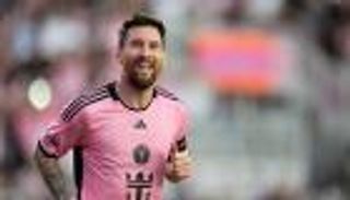 ميسي Vs رونالدو.. «البرغوث» يتفوق في صراع الـ500 هدف