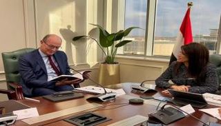 الدكتورة رانيا المشاط خلال لقائها مارك بومان