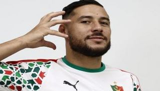 يوسف بلايلي نجم منتخب الجزائر