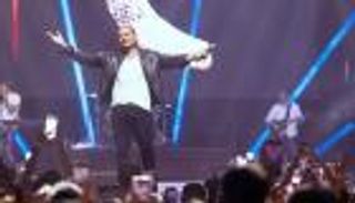 عمرو دياب.. هل تصالح الهضبة مع زينة عاشور؟