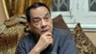 نجل حلمي بكر يثير الجدل بـ«صورة احتفالية» بعد عزاء والده.. ما القصة؟