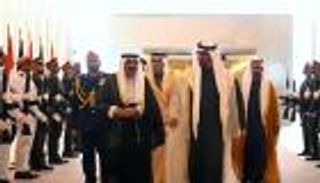 أمير الكويت يصل الإمارات ومحمد بن زايد في مقدمة مستقبليه