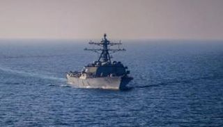 سفينة تابعة للبحرية الأمريكية في البحر الأحمر