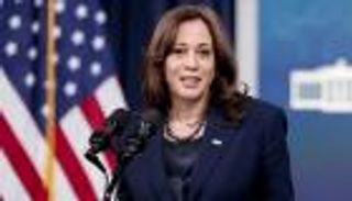 كامالا هاريس تهنئ رائدي الفضاء الإماراتيين بعد تخرجهما من برنامج ناسا