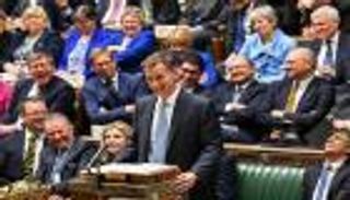 الاقتصاد البريطاني في أزمة.. قرار جديد بخفض مساهمات الضمان الاجتماعي