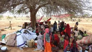 نازحون سودانيون يفرون من أماكن القتال - رويترز