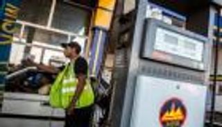 بعد قرارات رفع الفائدة والتعويم.. ما مصير أسعار البنزين في مصر؟