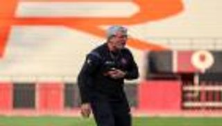 باعتراف مثير.. مدرب الرياض يورط نجم الهلال (فيديو)