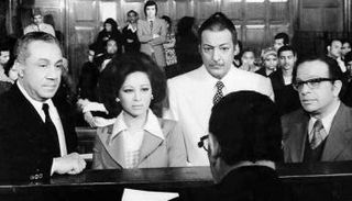 فاتن حمامة ورشدي أباظة في لقطة من فيلم "أريد حلا"