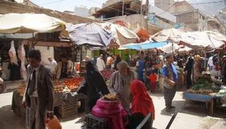 أحد الأسواق التجارية باليمن