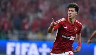 إمام عاشور لاعب الأهلي المصري