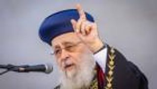 سنشتري التذاكر ونغادر.. الحاخام الأكبر في إسرائيل يهدد بالهجرة 