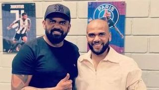 داني ألفيس وشقيقه