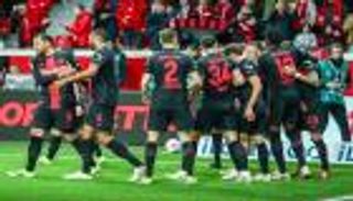 بحضور غوارديولا.. باير ليفركوزن يهدد عرش بايرن ميونخ بإنجاز جديد