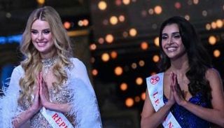 ياسمينا زيتونا إلى جانب التشيكية كريستينا بيشكوفا