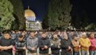 أكبر عدد من المصلين بالمسجد الأقصى منذ بداية الحرب (صور)