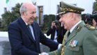  الجيش الجزائري يشيد بإنجازات تبون.. «مغازلة» على طريق «المرادية»