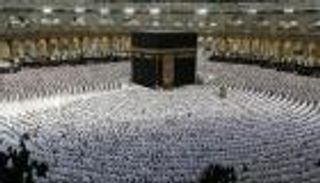 جدول أئمة الحرم في رمضان 1445.. 3 تسليمات يوميا