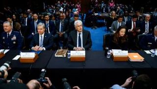 قادة المخابرات الأمريكية خلال جلسة الاستماع