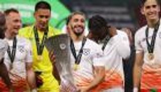 سباق رباعي.. من يخلف بن رحمة وأكرد على منصة دوري المؤتمر الأوروبي؟