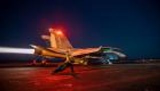 «الحوثي» يعلن توسيع عملياته البحرية.. وضربات أمريكية بريطانية جديدة