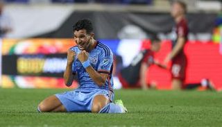 منصف بقرار لاعب نيويورك سيتي