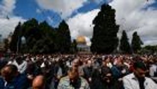 الإمارات تنتصر للأقصى.. عشرات الآلاف يؤدون الصلاة في رمضان