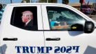 ترامب يحذر.. خسارتي تفتح طريق «حمام الدم»