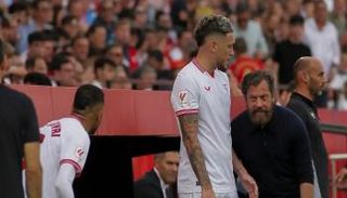 واقعة يوسف النصيري وكيكي فلوريس مدرب إشبيلية