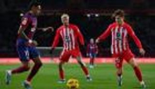 برشلونة يحسم موقعة أتلتيكو مدريد بثلاثية نظيفة