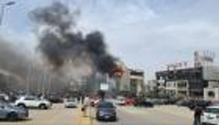 تفاصيل حريق مجمع البنوك في التجمع الخامس.. بدأ من الطابق الأخير