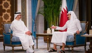 أمير قطر يستقبل الشيخ عبدالله بن زايد وزير الخارجية الإماراتي