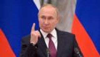 بوتين يحتفل بفوزه بالانتخابات وذكرى ضم القرم في «الساحة الحمراء»