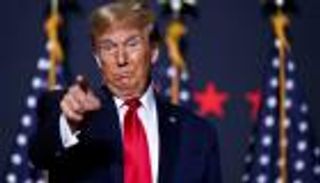 سباق البيت الأبيض.. &laquo;ترامب الساخر&raquo; يزعج منافسيه