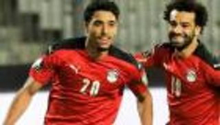 «من الأفضل في العالم».. عمر مرموش يمتدح «معلمه» محمد صلاح
