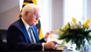 مكافحة اليمين المتطرف بـ«نحن».. لماذا ينشر الرئيس الألماني كتابا؟