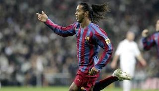 رونالدينيو أسطورة برشلونة الإسباني