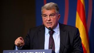 خوان لابورتا رئيس برشلونة الإسباني